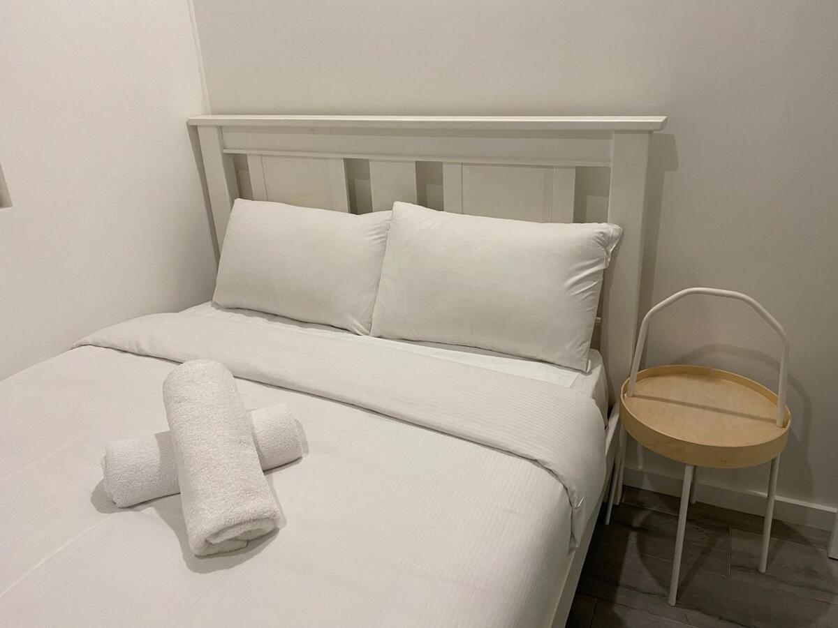 Burwood 2br Lovely Near Train Apartment *