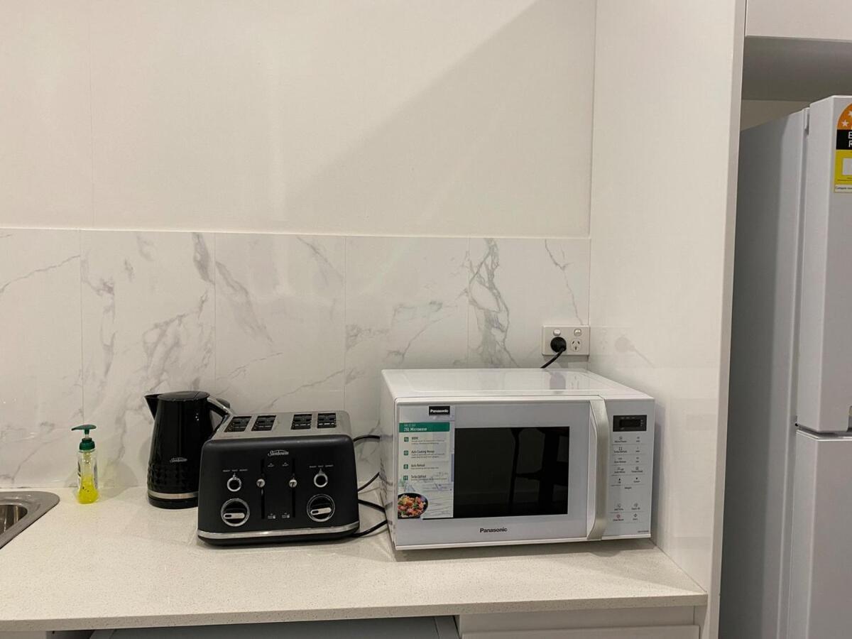 Burwood 2br Lovely Near Train Sydney