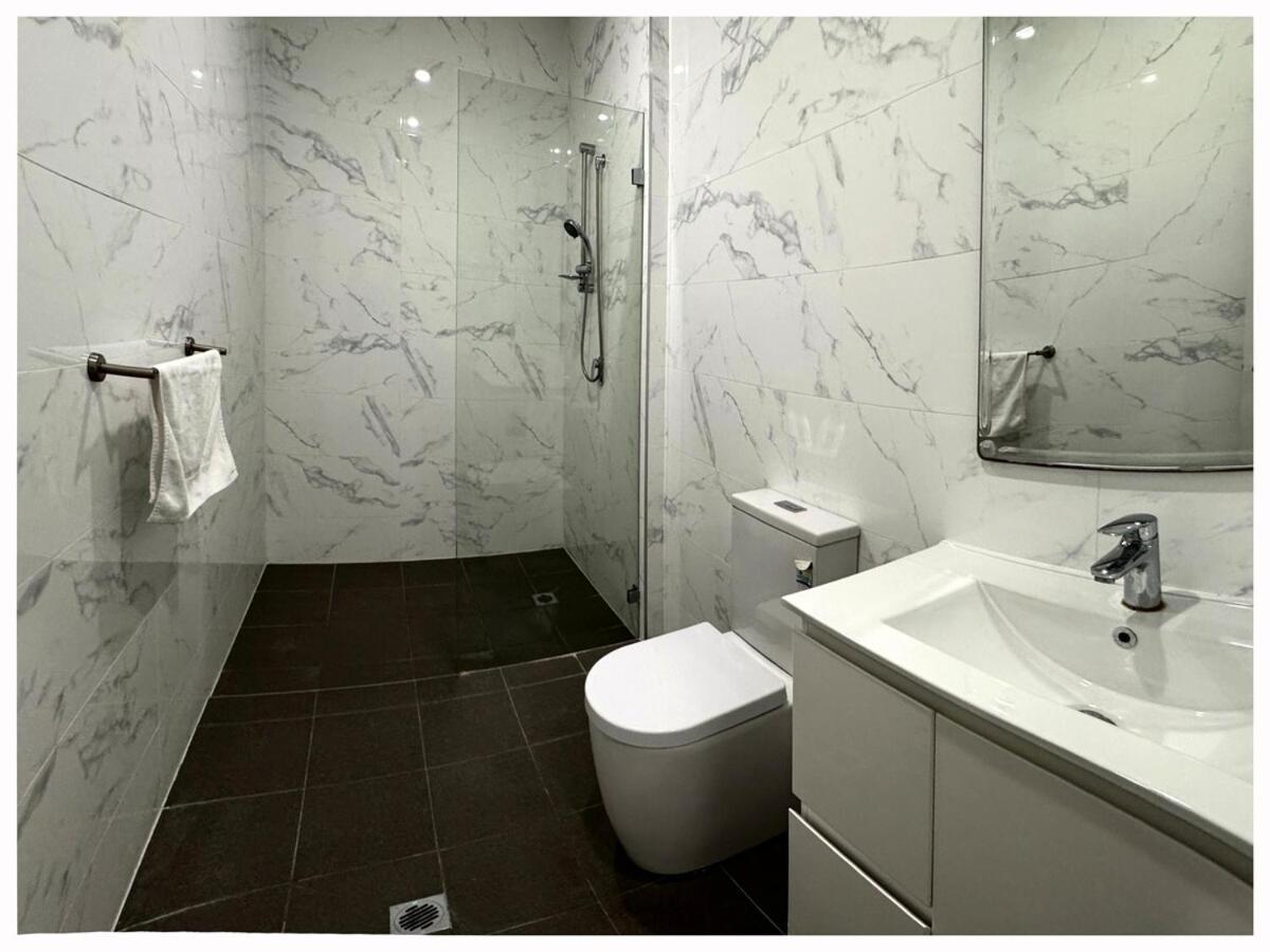 Burwood 2br Lovely Near Train * Sydney